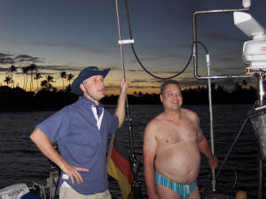 Robert und Dieter bei Sonnenuntergang auf dem Achterdeck